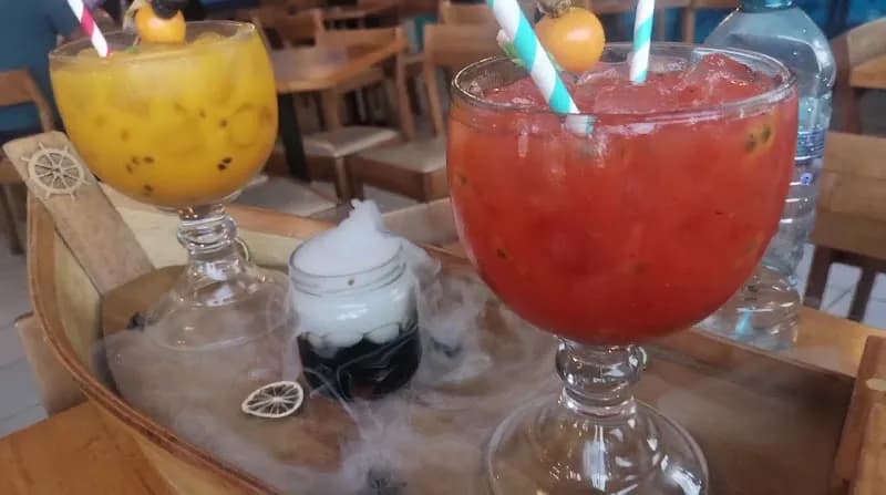 View of Restaurante La Playa Feliz in Santa María del Mar, Lima