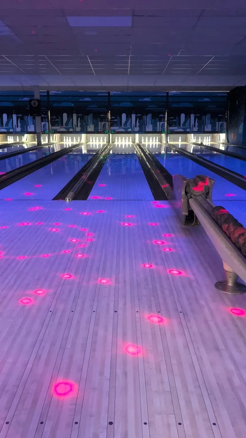 View of Richmond Hill Pro Bowl (Bowling) Yonge St in Richmond Hill, ON