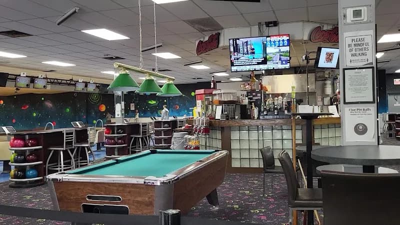 View of Richmond Hill Pro Bowl (Bowling) Yonge St in Richmond Hill, ON