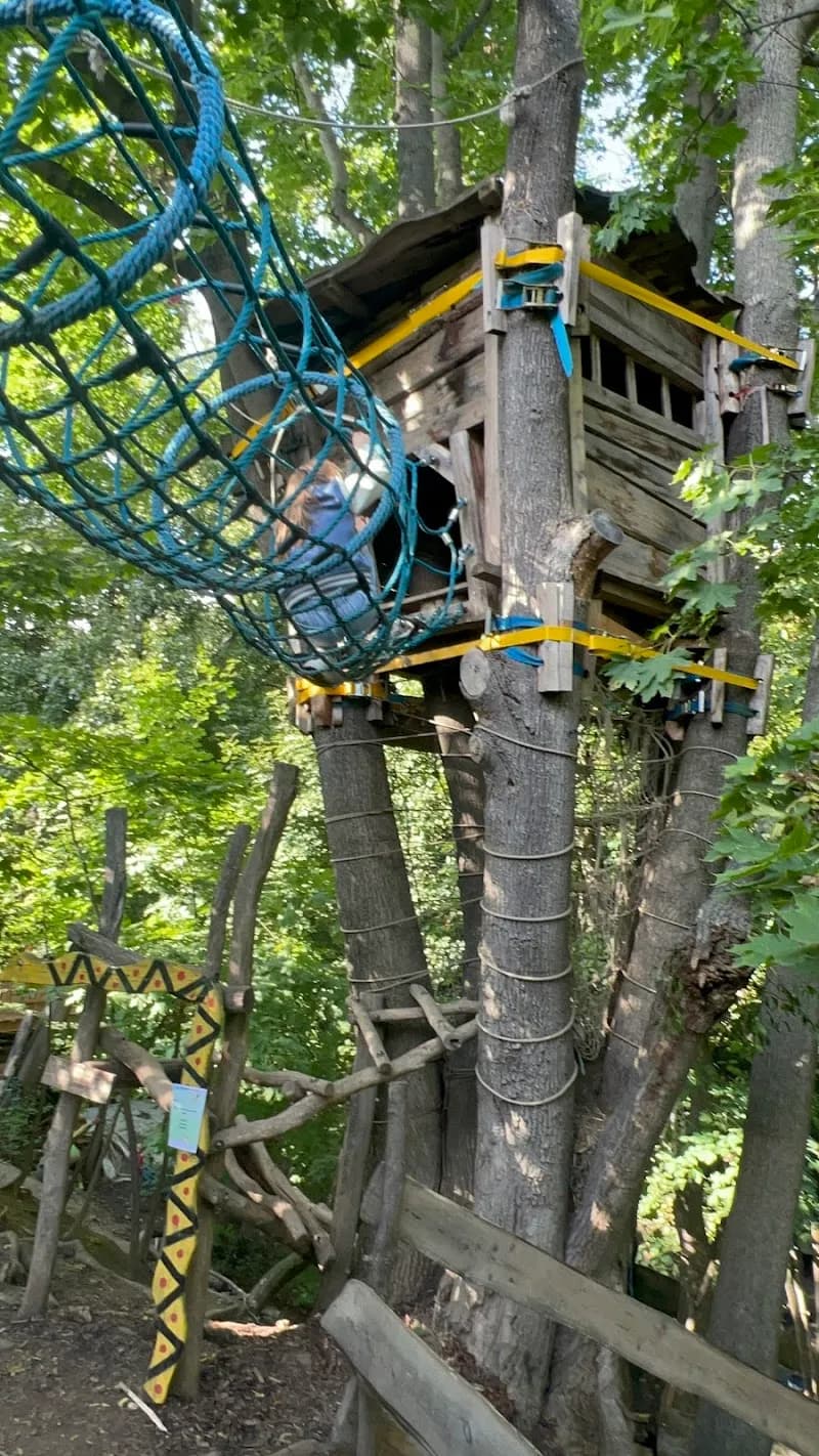 Robinson Playground playground in Döbling, VIE