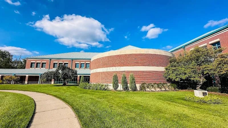 View of Rochester Hills Public Library in Rochester Hills, MI