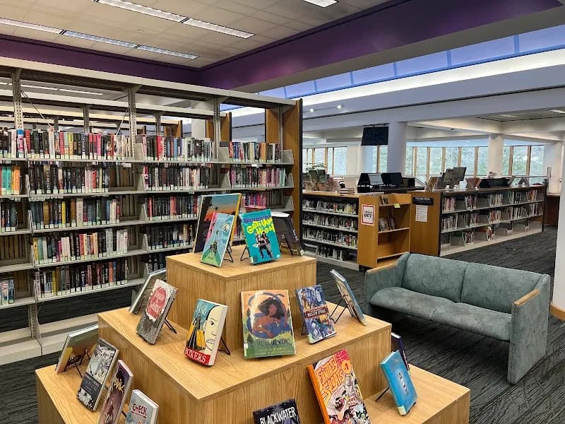 View of Rochester Hills Public Library in Rochester Hills, MI