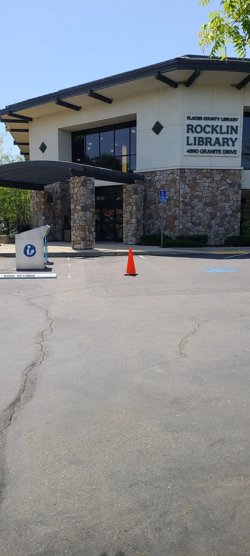 View of Rocklin Public Library in Rocklin, CA