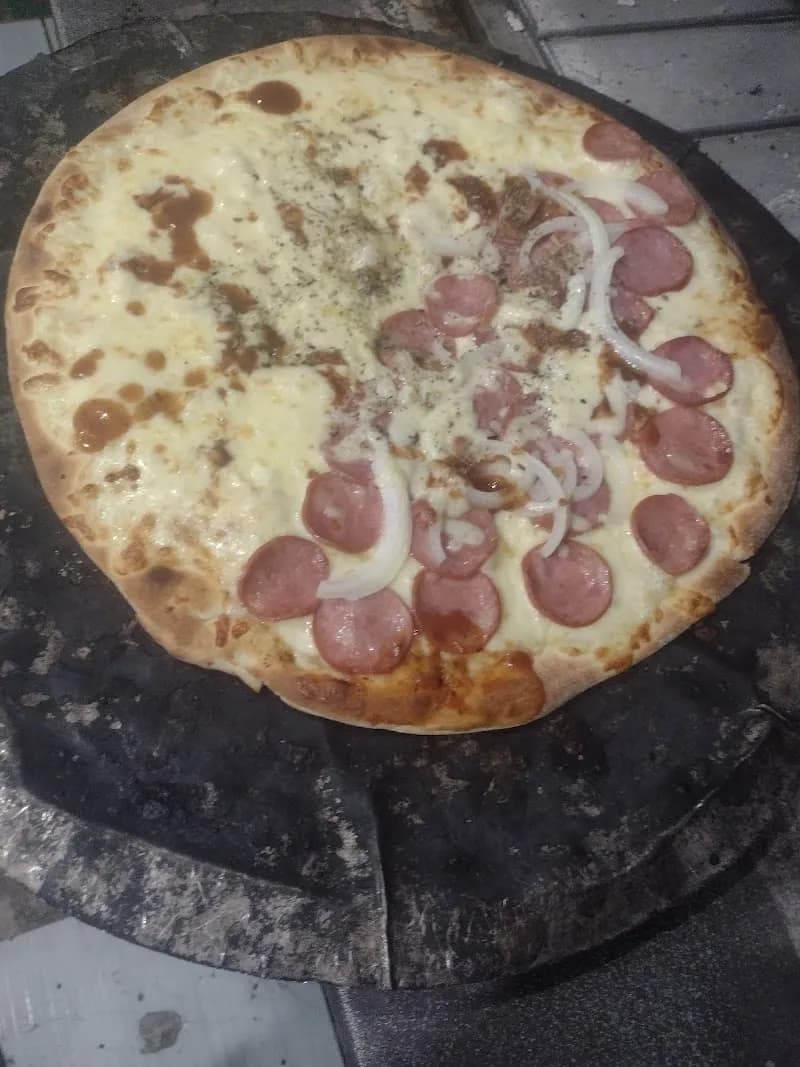 Roger Pizzaria Pizza in São Gonçalo, RJ