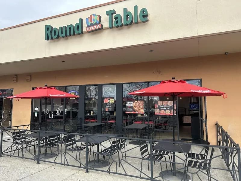 Round Table Pizza Pizza in Hayward, CA
