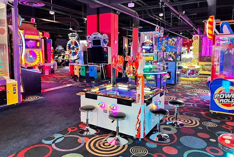 Round1 Bowling & Arcade Eastridge Shopping Center amusement center in San Jose, CA