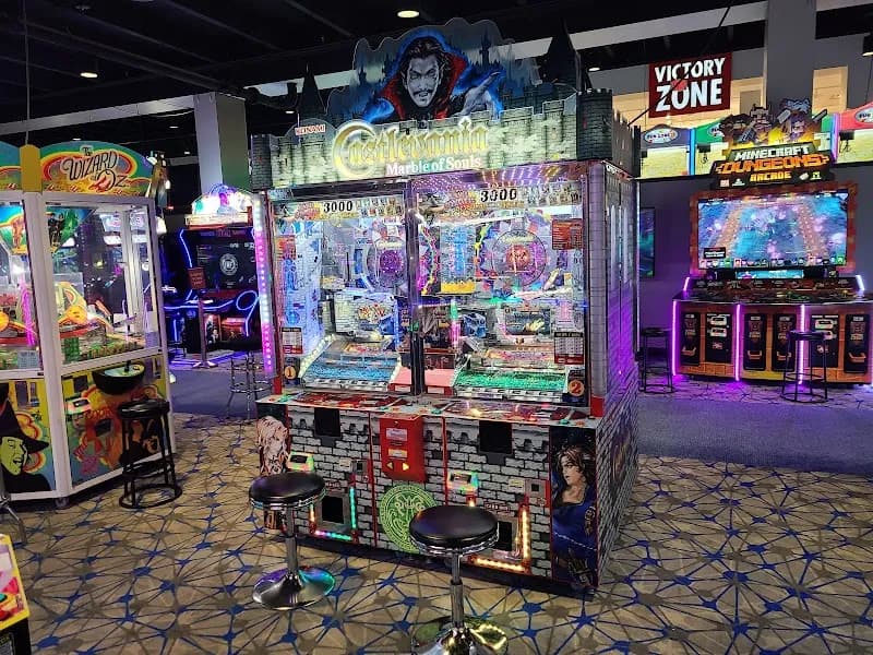 Round1 Bowling & Arcade Gateway Mall amusement center in Lincoln, NE