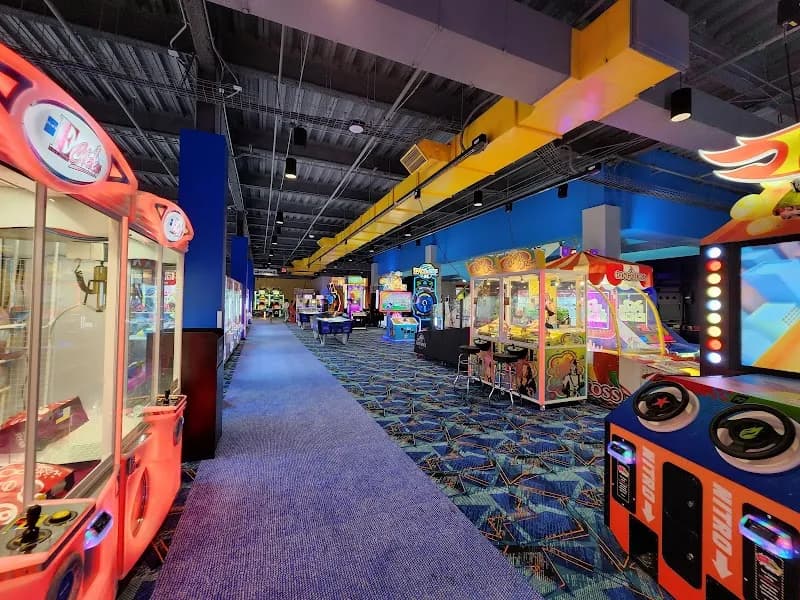 Round1 Bowling & Arcade Pembroke Lakes Mall amusement center in Hialeah, FL