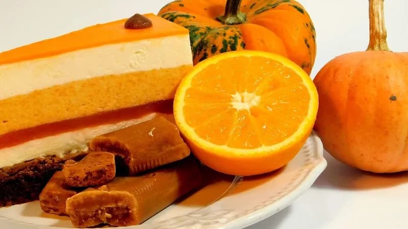 View of Sütemény Café and Bakery in Törökbálint, Budapest