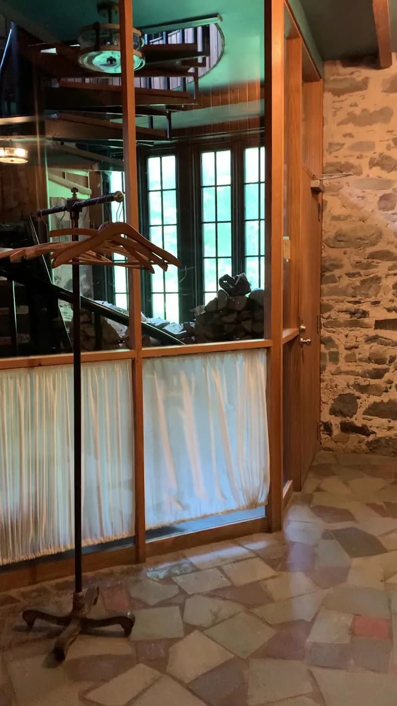 View of Salon de thé Le Vieux-Moulin in Saint-Bruno-de-Montarville, QC