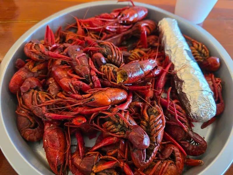 View of Sal's Seafood in River Ridge, LA