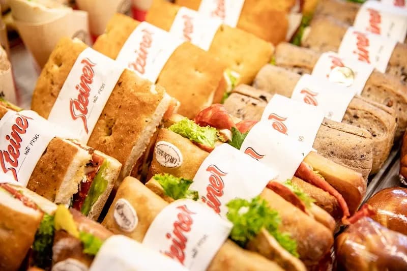 View of Samstagerner Dorfbäckerei in Samstagern, ZH