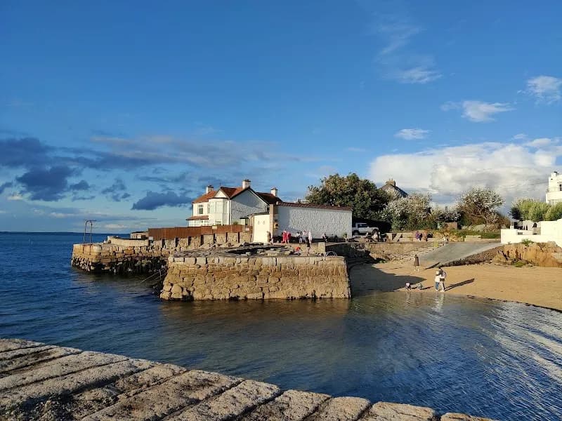 Sandycove Beach beach in Ballsbridge, D