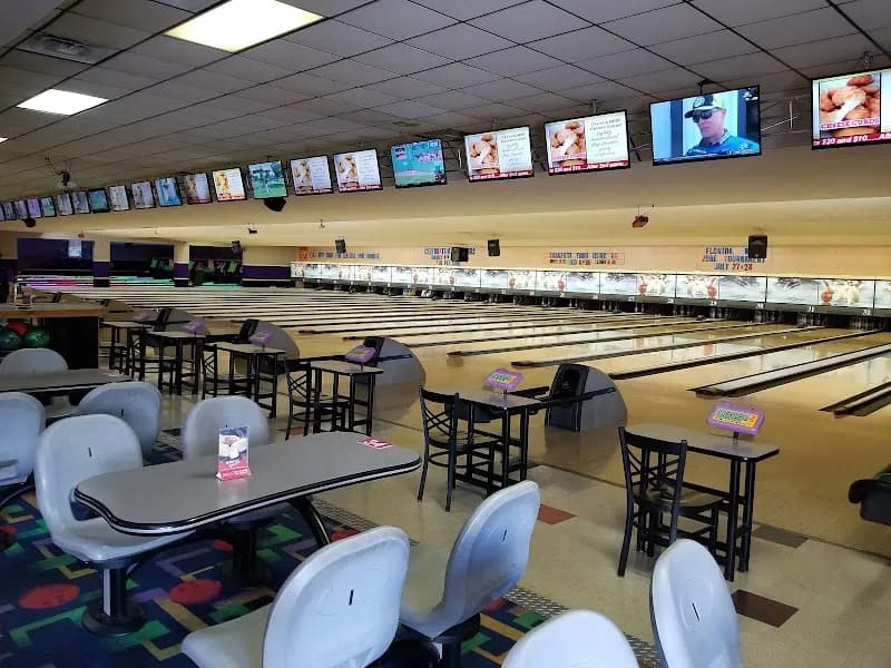 Sarasota Lanes bowling alley in Sarasota, FL