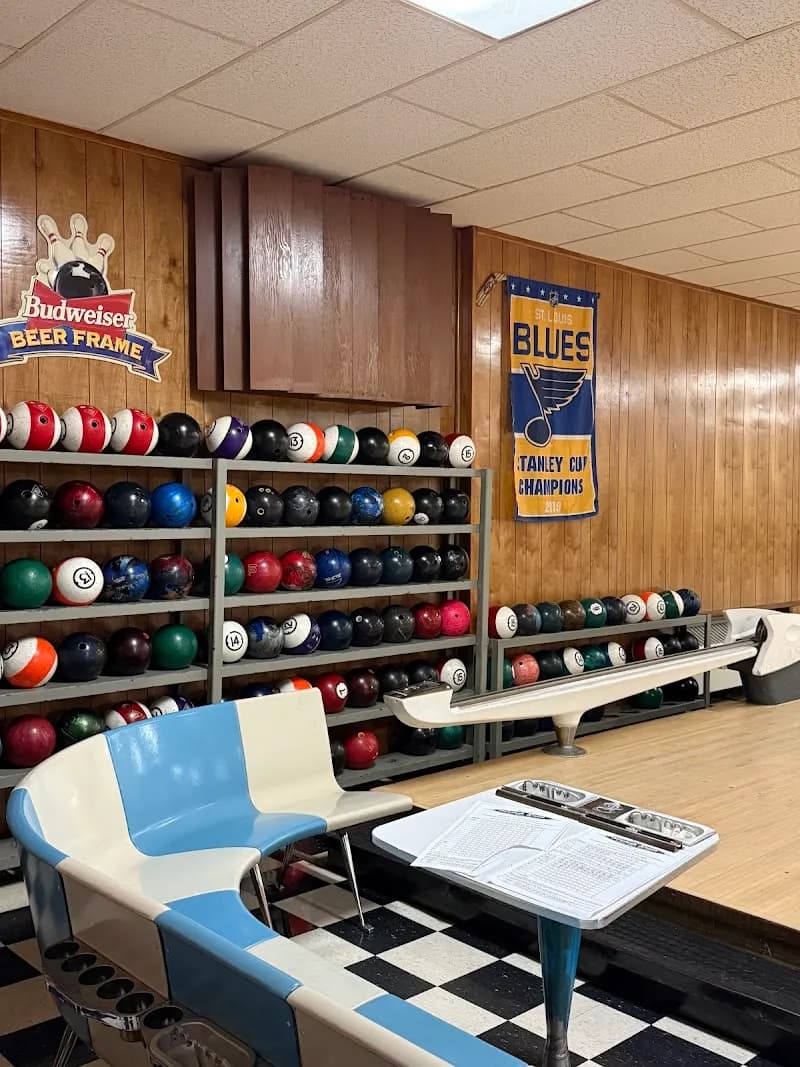 View of Saratoga Lanes in Maplewood, MO