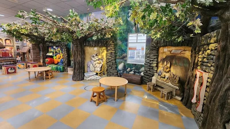 View of Schaumburg Township District Library in Schaumburg, IL