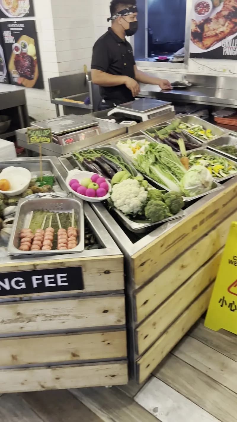 View of Seafood & Ribs Warwhouse Restaurant in Pit-os, CV