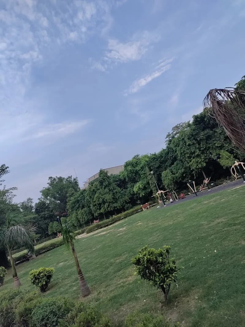 sector 7 district park rohini park in Rohini, DL