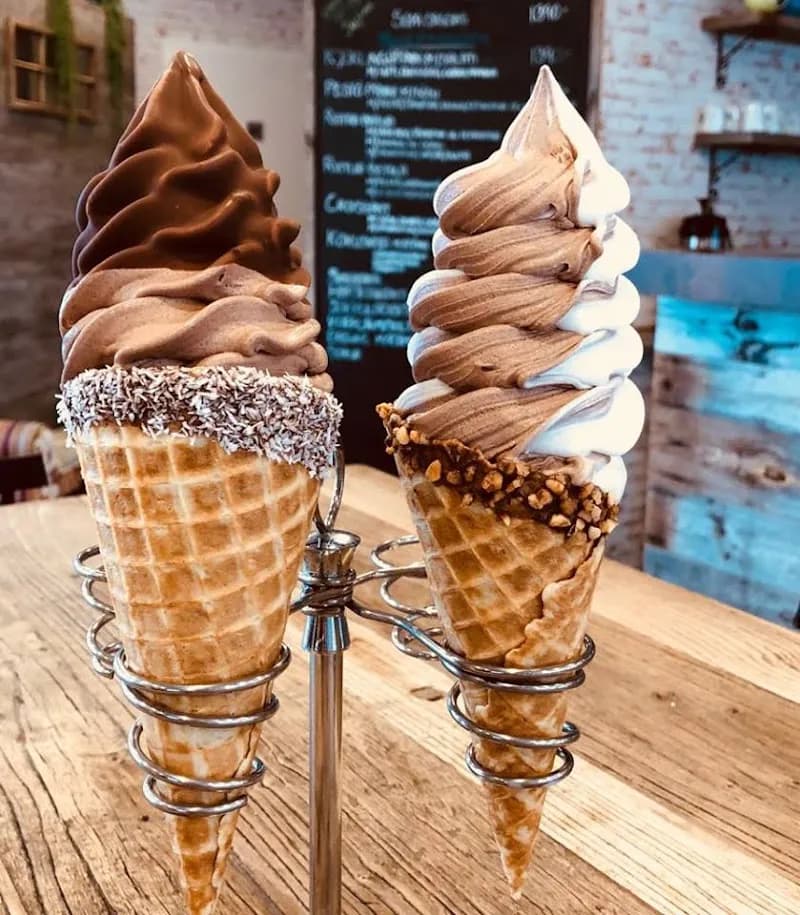 View of Seltjarnarnes Ice Cream Shop in Seltjarnarnes, CR