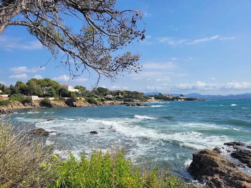 View of Sentier des Douaniers de Saint-Aygulf in Théoule-sur-Mer, PACA