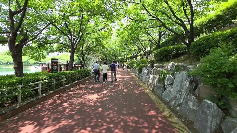 View of Seokchon Lake Park in Seoul, SEL