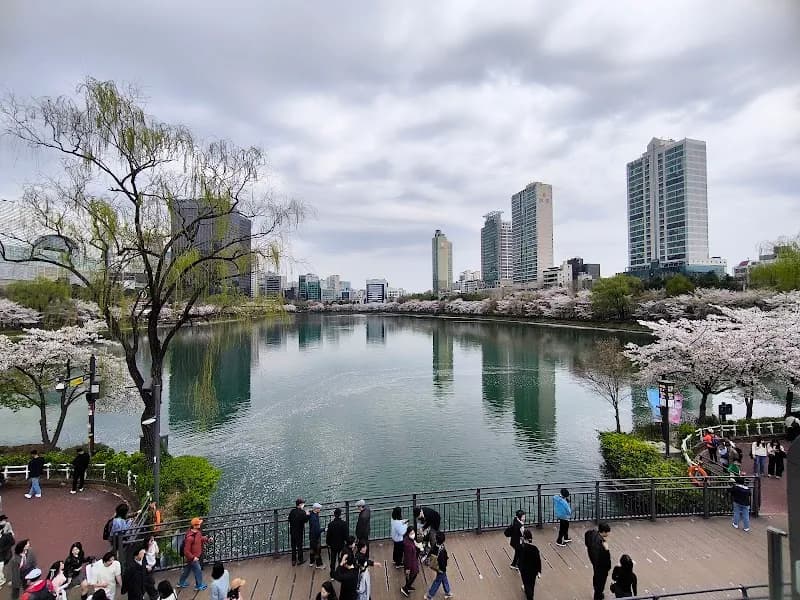 View of Seokchon Lake Park in Seoul, SEL