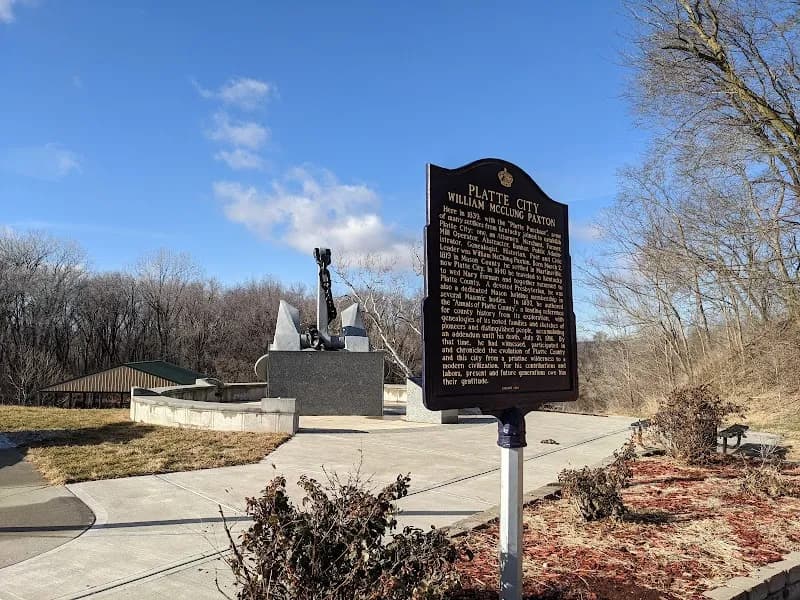 Settler's Crossing Park park in Parkville, MO