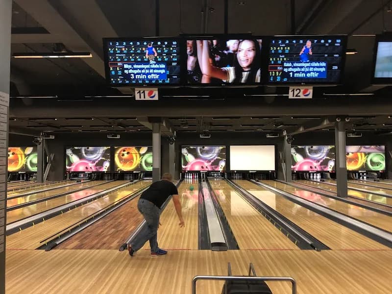 Skyline Bowling bowling in Reykjavik, RVK