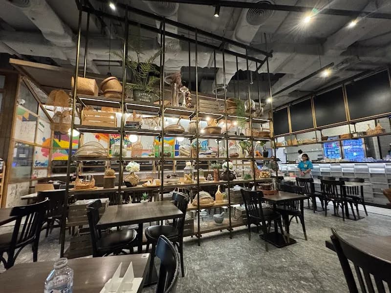 View of Somtam Convent in Lumphini, BKK