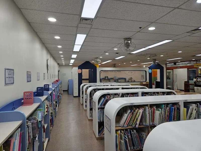 Songpa Public Library library in Songpa, SE