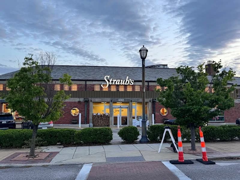 Straub's Market grocery store in Ladue, MO