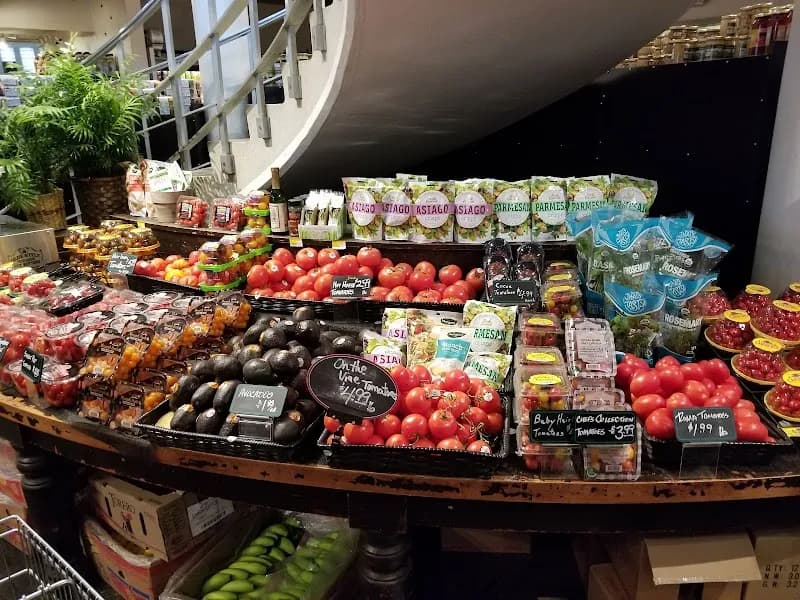 View of Straub's Market in Ladue, MO