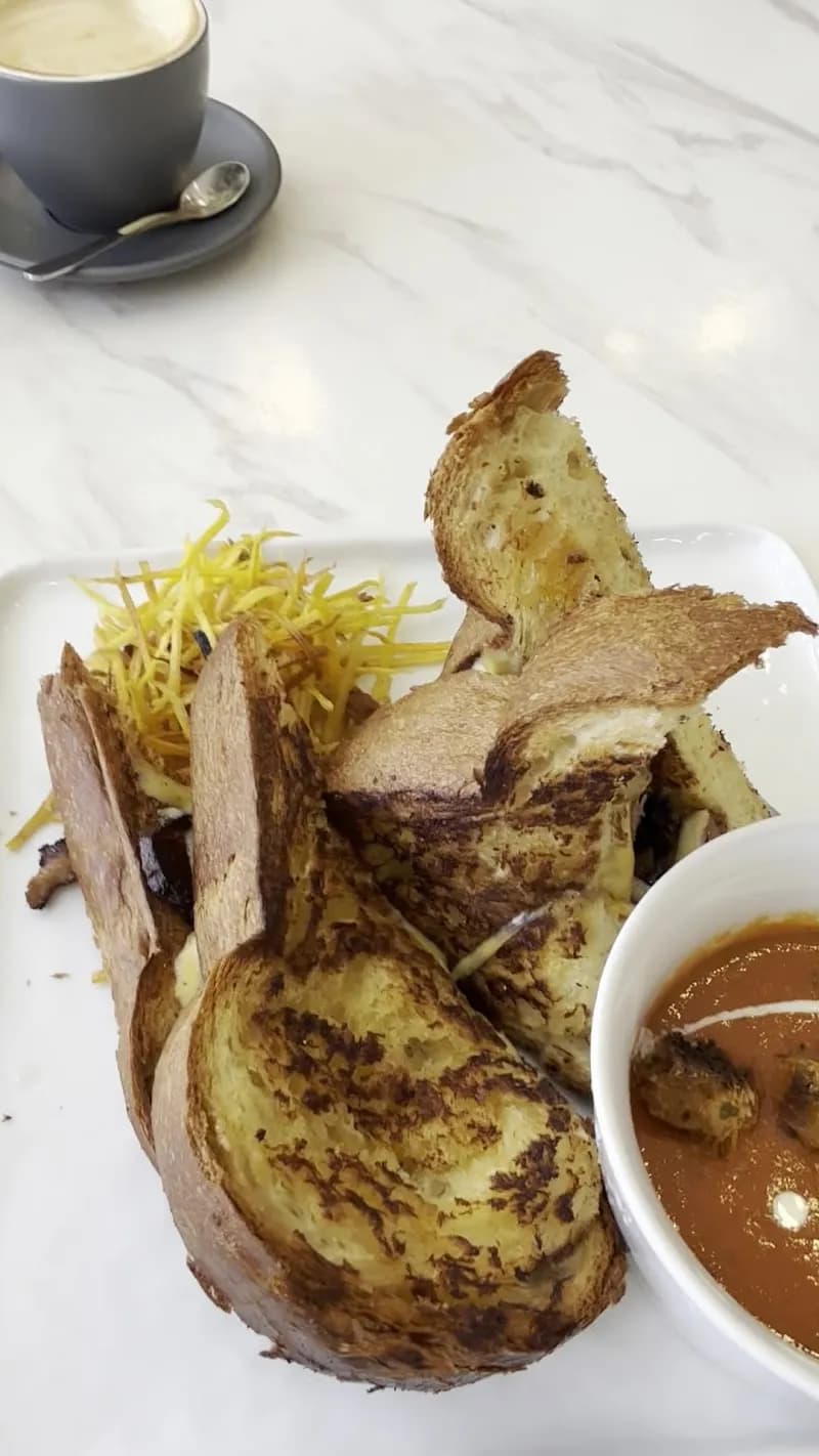 View of Sunny Side Cafe & Bakery in Naga City, CV