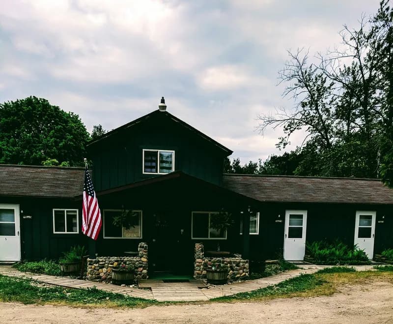 Sunset Valley Resort hotel in Arcadia, MI