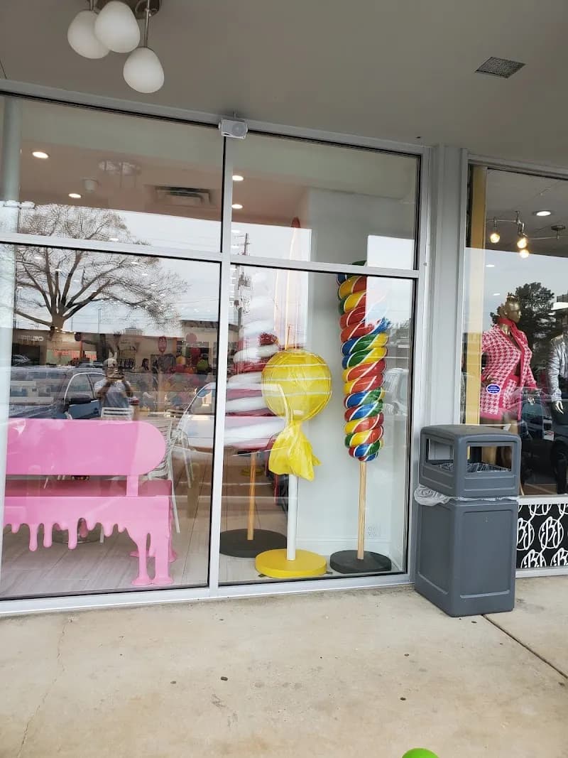 View of Sweet Noshings in East Memphis, TN