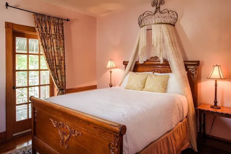 View of Sweetwater Branch Inn Lodging & Events in Starke, FL