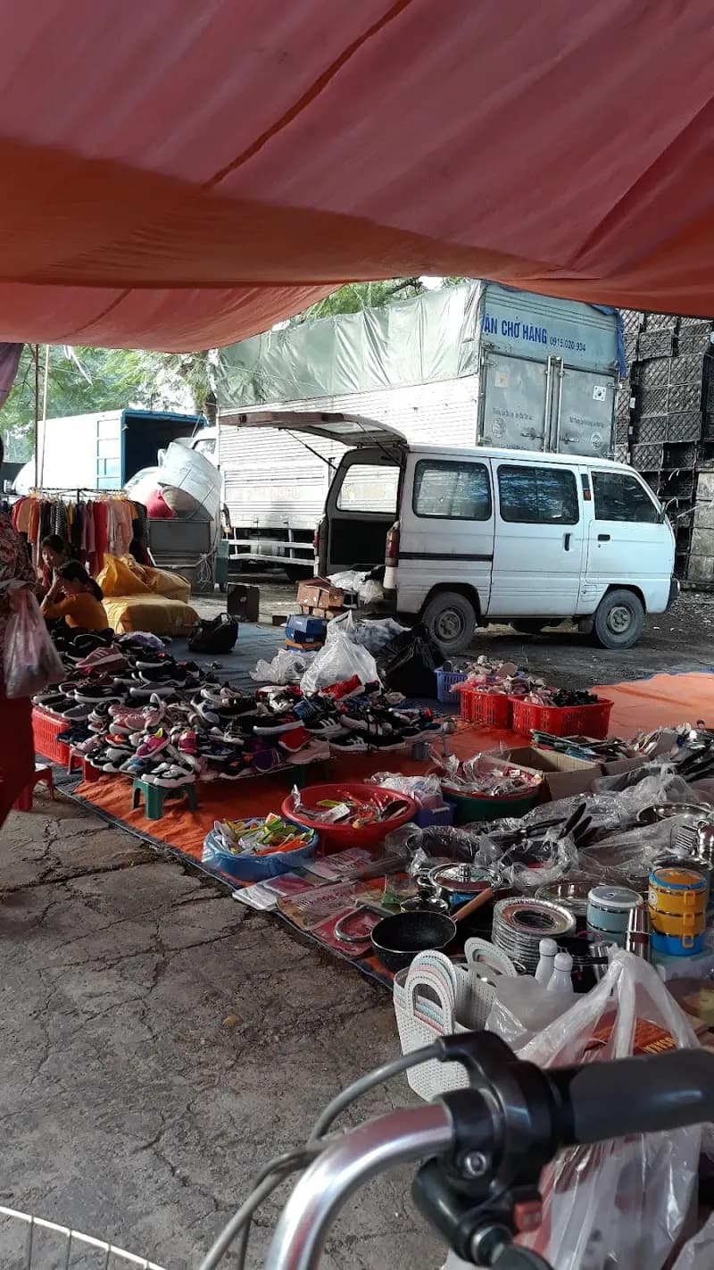 View of Tây Tựu Flower Market in Tây Hồ, HN