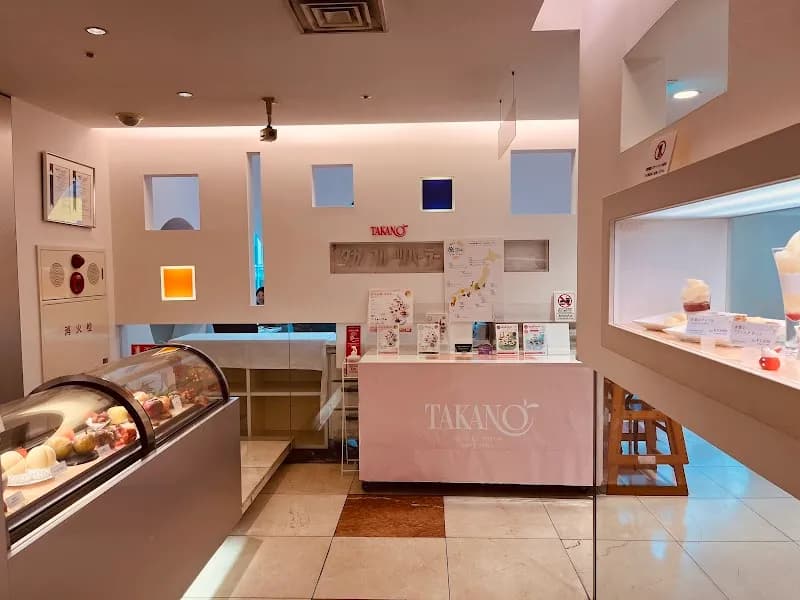 Takano Fruits Parlor Paferio Honten Desserts in Shinjuku, Tokyo