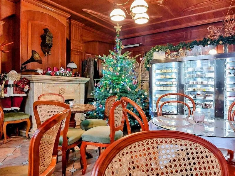 Tata Ice Cream and Café District ice cream in Tata, Budapest