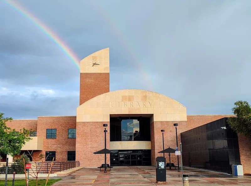 Tempe Public Library library in Tempe, AZ