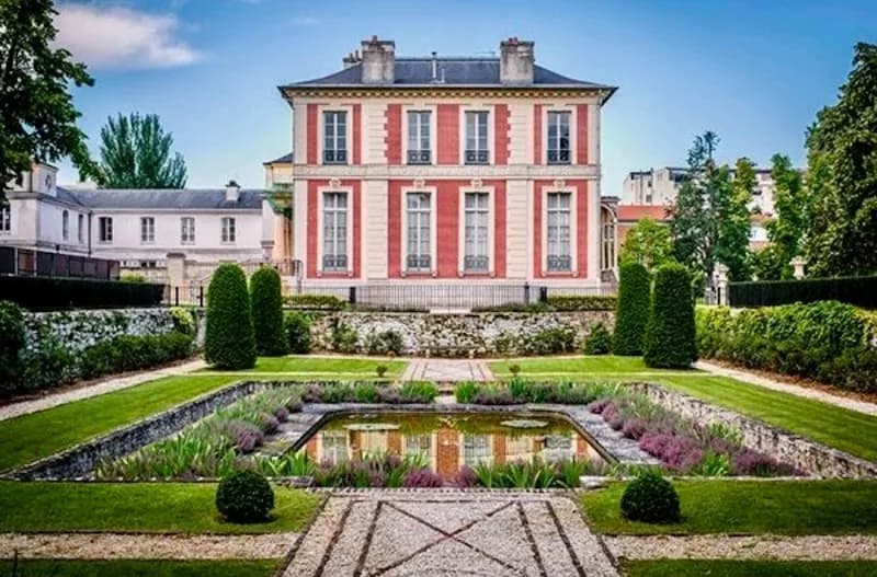 View of Terrain de Jeu du Bois de Neuilly in Neuilly-sur-Seine, IDF