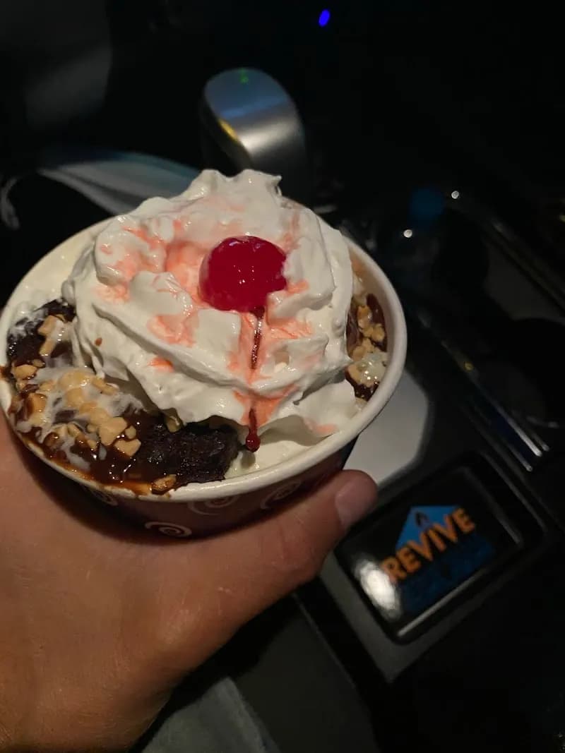 View of Tina's Ice Cream Parlor in Chalmette, LA