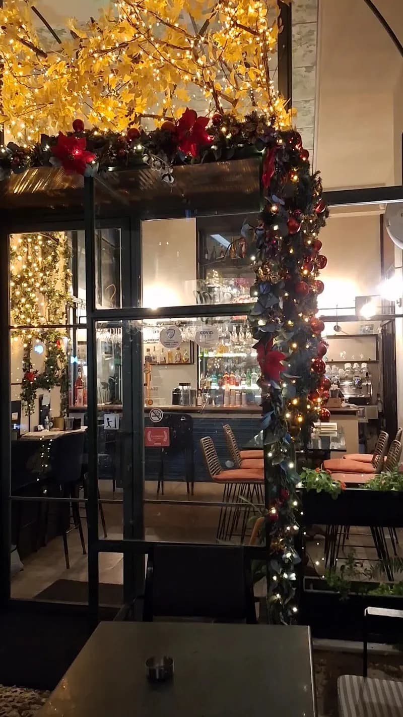 View of To Mikro Cafe in Kifisia, AT