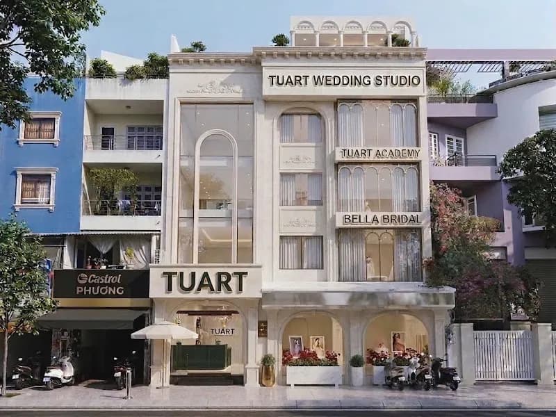TuArt Wedding clothing store in Phu Nhuan, HCMC