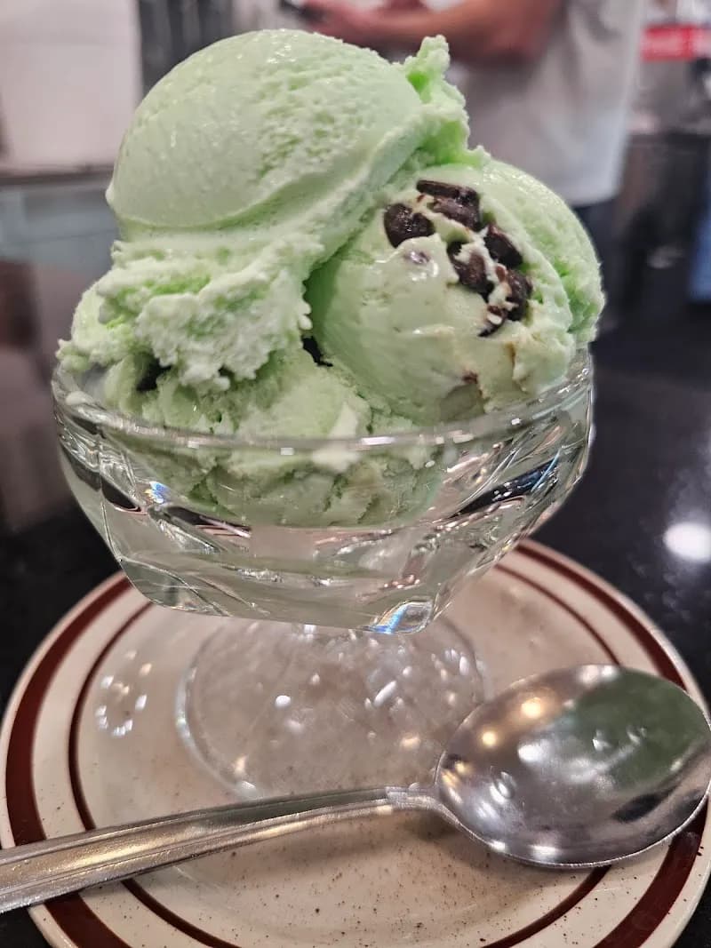 View of Vic's Ice Cream in Carmichael, CA