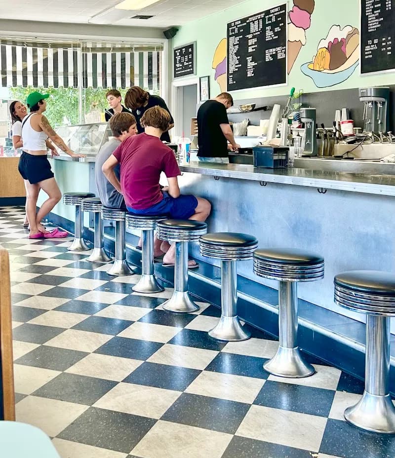 View of Vic's Ice Cream in Carmichael, CA