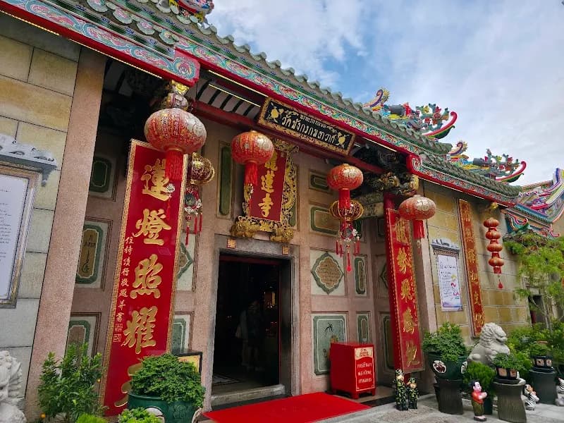 Wat Mangkon Kamalawat (Wat Leng Noei Yi) buddhist temple in Khlong Toei, BKK