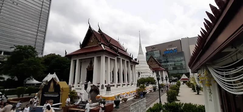 View of Wat Pathum Wanaram Rachaworawihan in Pathum Wan, BKK