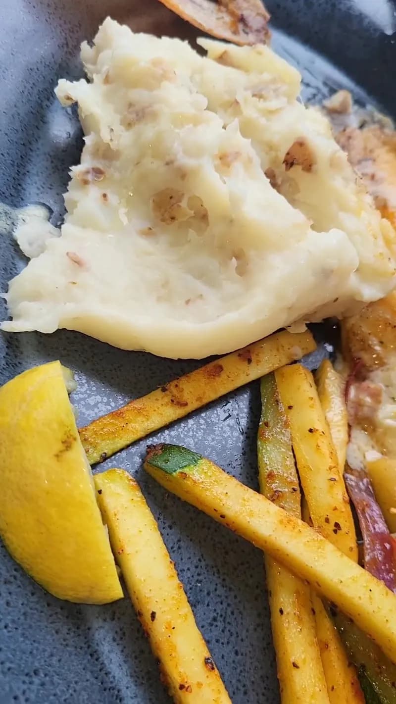 View of West End Boulevard Restaurants in Lakeshore, LA