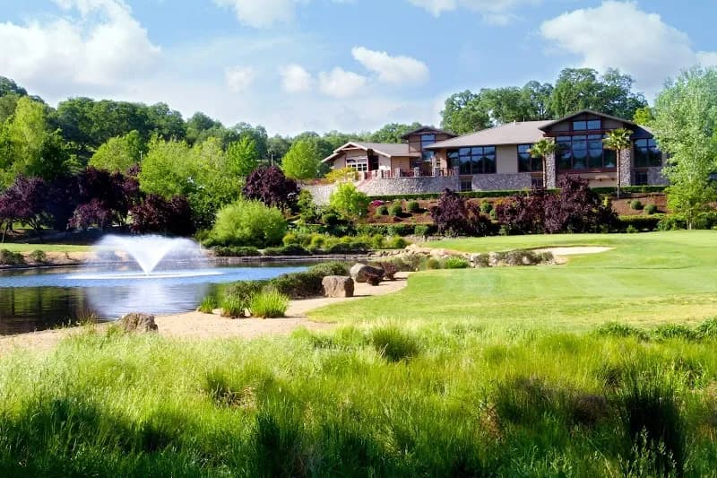 Whitney Oaks Golf Club bar and grill in Rocklin, CA
